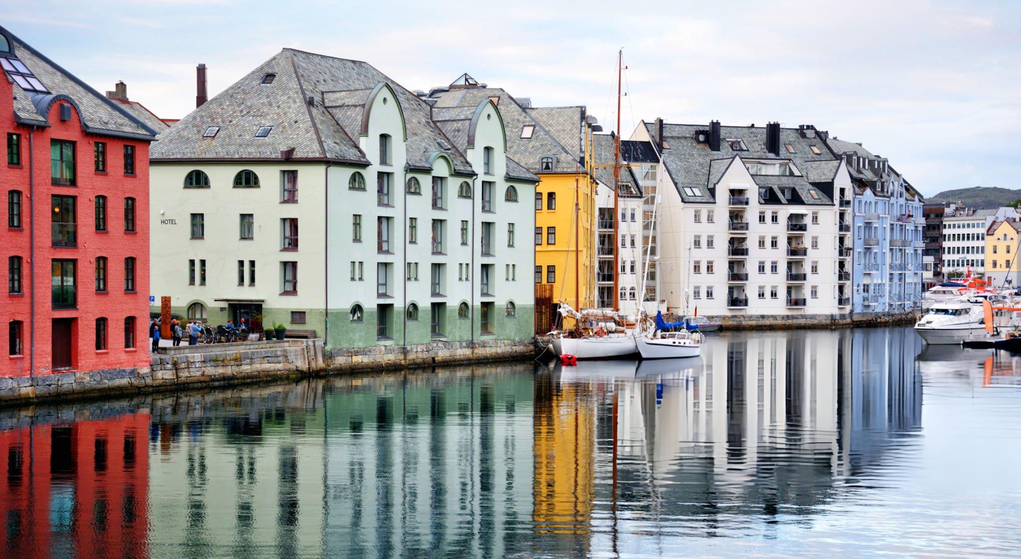 FIORDOS,  TROLLS Y ALESUND